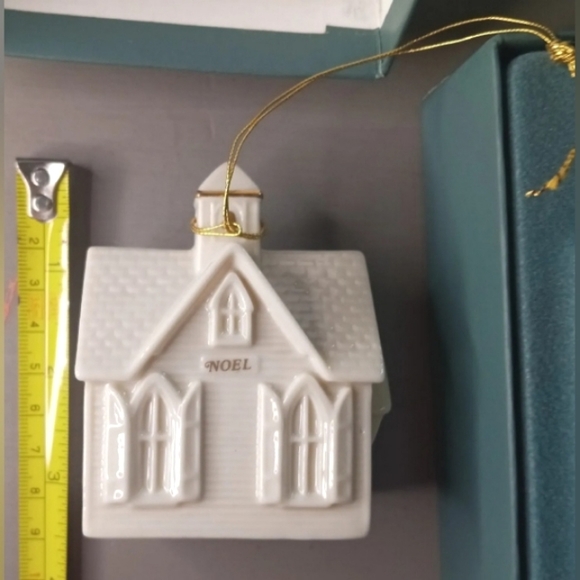 1990 The LENOX Christmas Village Church White Figurine In Storage Box - Picture 6 of 7